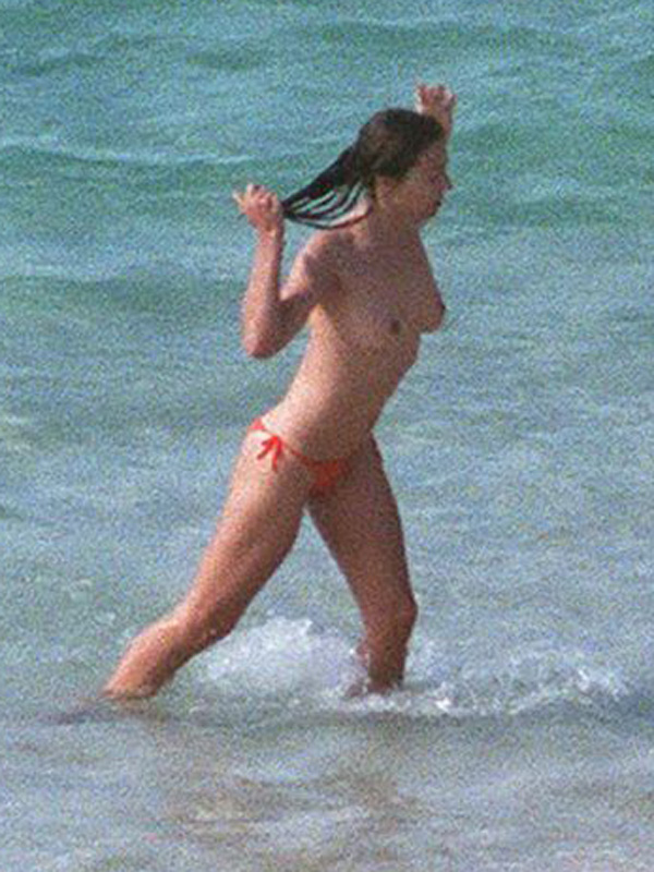 elizabeth-hurley-topless-june-2000-st-barthelemy-12.jpg
